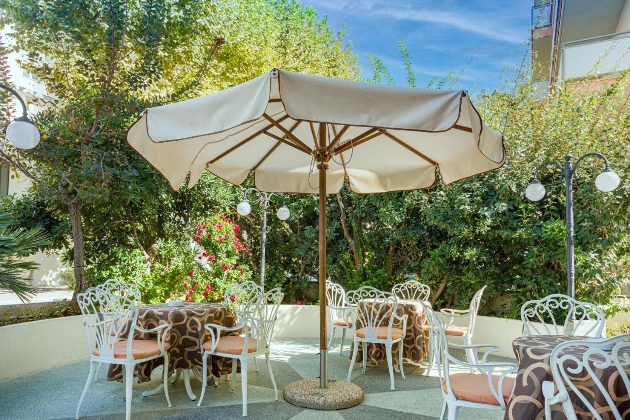 Hotel Pineta Bellaria-Igea Marina Exterior photo