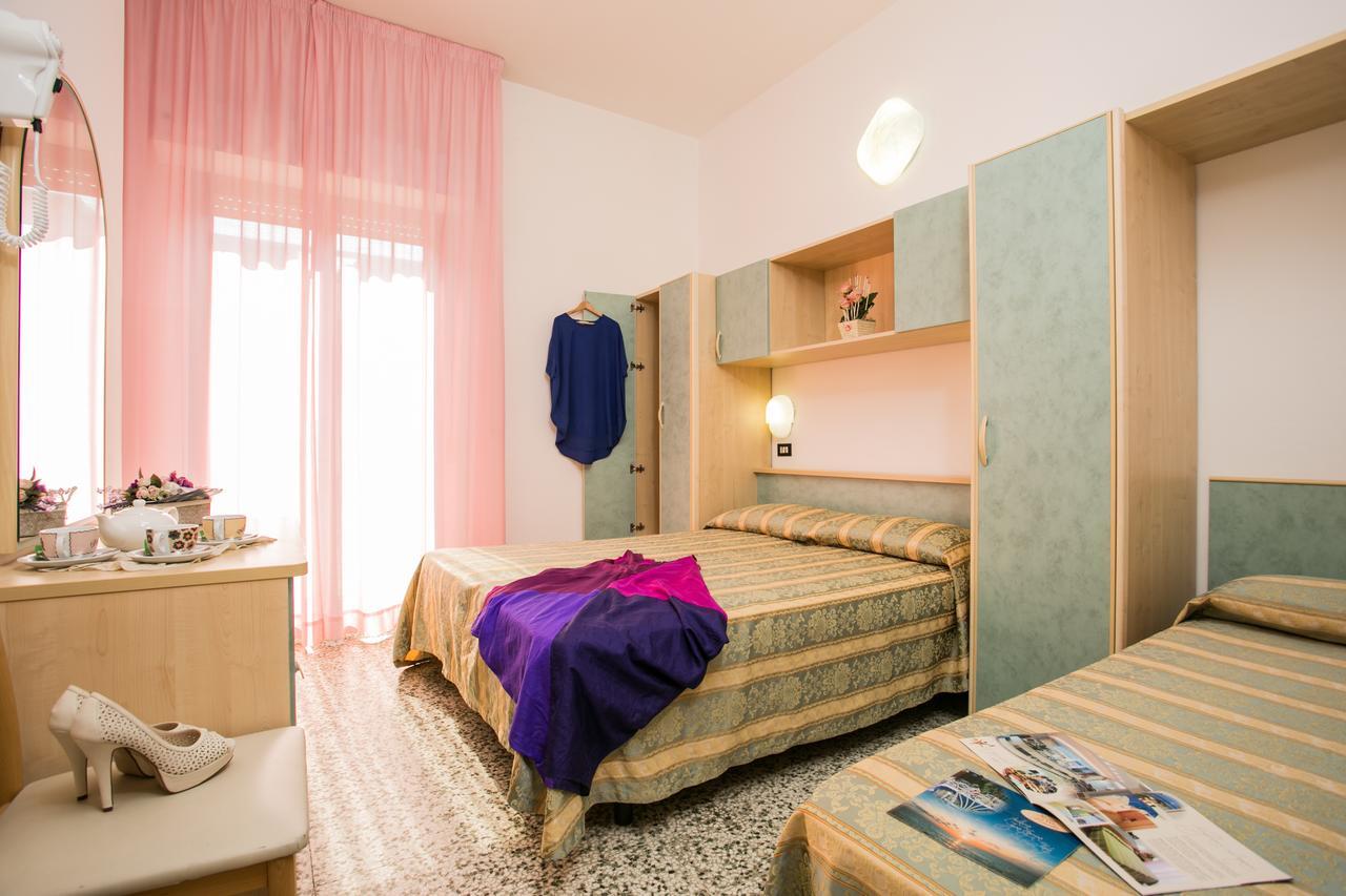 Hotel Pineta Bellaria-Igea Marina Exterior photo