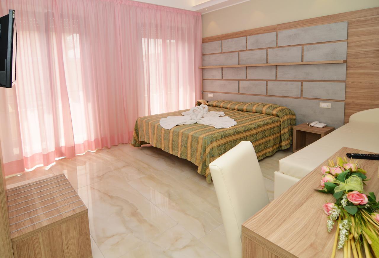 Hotel Pineta Bellaria-Igea Marina Exterior photo