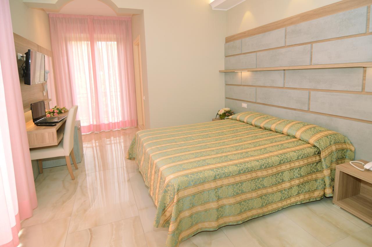Hotel Pineta Bellaria-Igea Marina Exterior photo